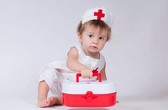 宝宝被烫伤后,2分钟紧急黄金时间要怎么做?