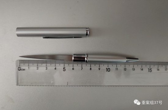 ▲新京报记者购买到的圆珠笔刀样品,该笔刀身长约6cm。新京报记者 慕宏举 摄