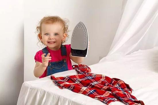 宝宝被烫伤后,2分钟紧急黄金时间要怎么做?