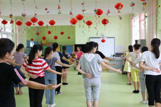 加强家园共育、风险防控 北京幼儿园教师全员