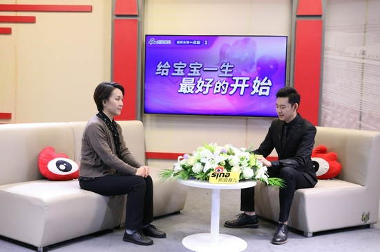 (左一)北京大学第三医院儿科副主任医师、临床医学博士:常艳美