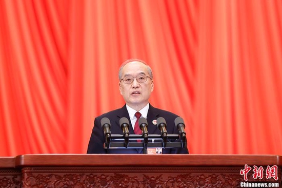 3月8日,十三届全国人大五次会议在北京人民大会堂举行第二次全体会议。最高人民检察院检察长张军作最高人民检察院工作报告。 中新社记者 盛佳鹏 摄