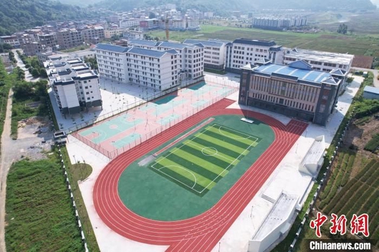 图为广西百色市右江区汪甸民族中心小学。 广西教育厅供图