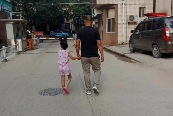 孔某走后,莉莉在高蒙与家人照顾下长大。澎湃新闻记者 陈雷柱 图