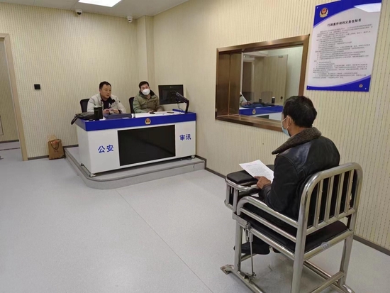 犯罪嫌疑人被长清警方抓获。图源:济南市公安局长清区分局