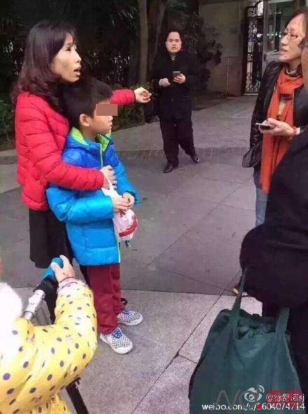 深圳南山人贩当街抢小孩