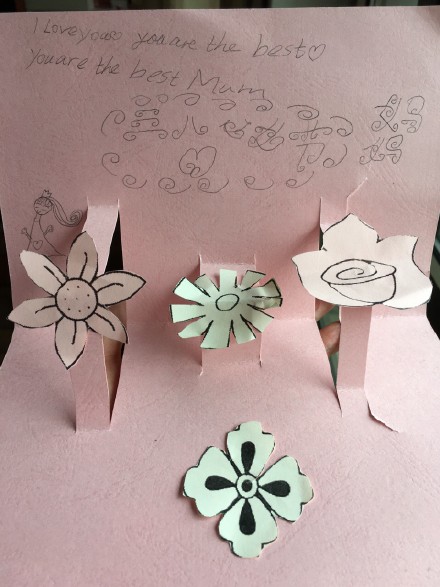 马伊琍女儿做贺卡送妈妈庆祝妇女节_育儿新闻