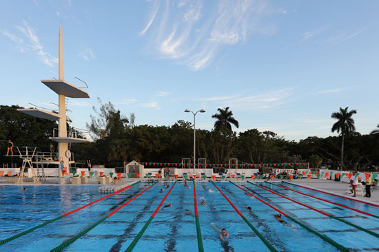 迈阿密大学的露天泳池