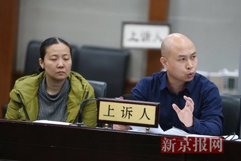 车辆公司代理人。新京报记者 尹亚飞 摄