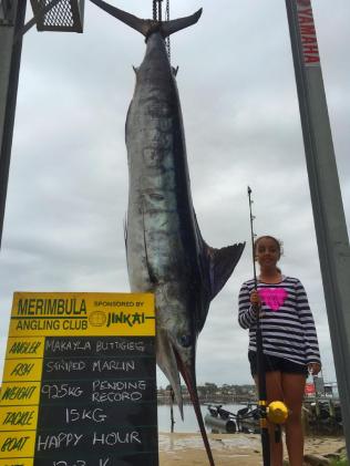 邦迪格近日跟着父亲在新州海岸上钓上一条147公斤重的旗鱼。
