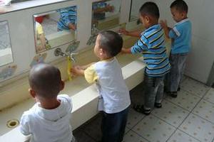 #母婴关注#【北京顺义一幼儿园洗手池发现红