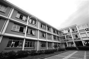 慈溪市观海卫镇文棋小学,文文从这里(画圈处)跳下