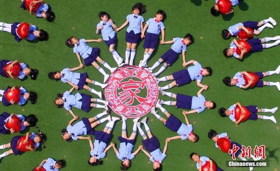 扬州幼儿园拍创意毕业照 俯拍凹造型|幼儿园|毕