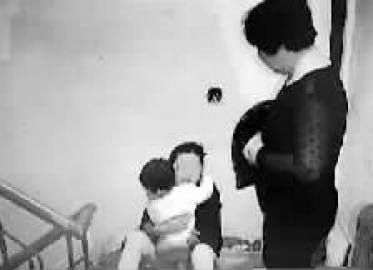 消防官兵赶到现场,打开电梯门救出孩子 本组图片 消防供图