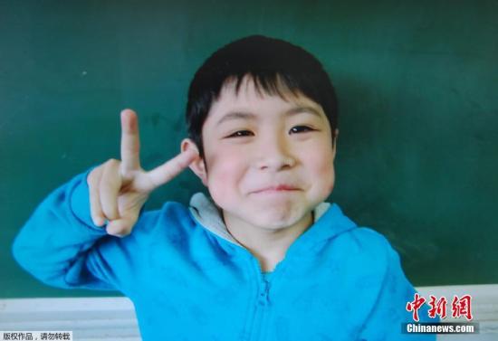 小男孩学校提供的照片。自卫队员表示,被发现时,男童身上没有明显的外伤,看起来精神还好。(资料图)