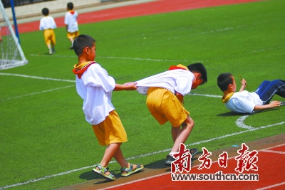 孩子好胜心强,行动易冲动、缺乏必要安全经验的特点可能会导致一些危险情况发生。 南方日报记者 曾亮超 摄