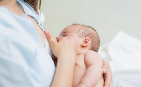 1岁以后的宝宝需要继续母乳喂养吗?