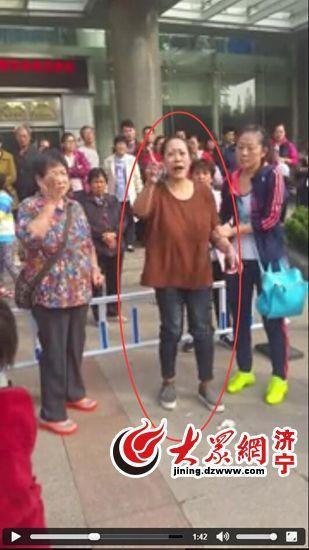题为“兖矿医院出事了”视频在朋友圈疯传(视频截图)