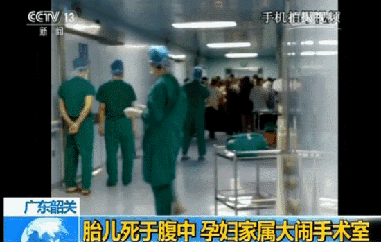 韶关市翁源县人民医院妇产科副主任 陈海英：8日下午在5时左右入院，入院时候做胎心监测，情况不是特别理想，怀疑小孩子缺氧。
