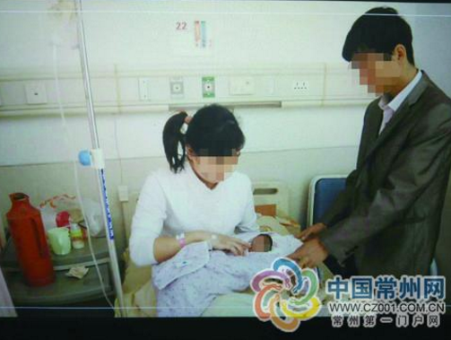 在市妇幼保健院病床上的吉女士