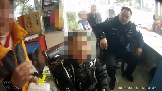 民警在调解