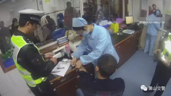 拦截已吊销驾照的父亲