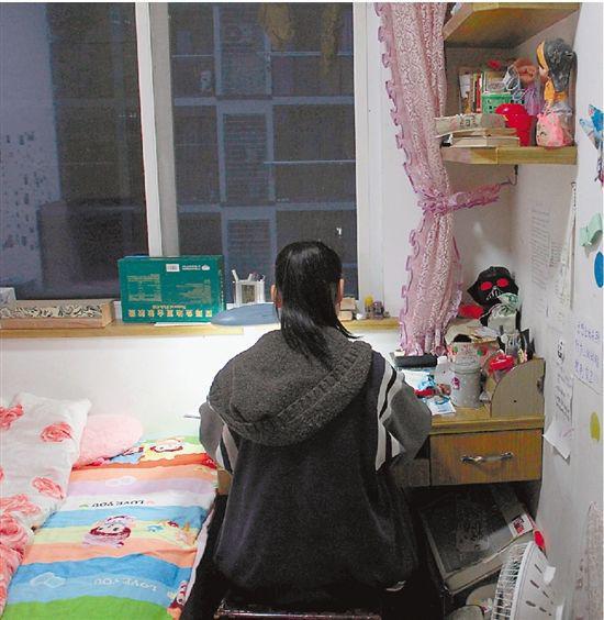 张伊在做功课