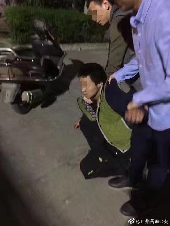 警方带回一名涉嫌拐骗的须眉