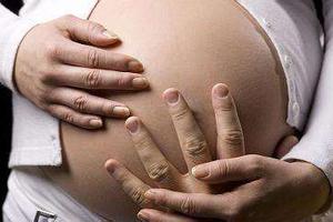 胎儿能分清谁摸妈妈肚皮？