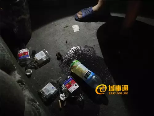 阿宇家门口的部分空酒瓶