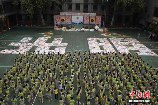 北京市某小学学生(材料图)。中新社发 张浩 摄