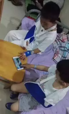 你以为对手是一名小学生?幼稚,有可能是两名。