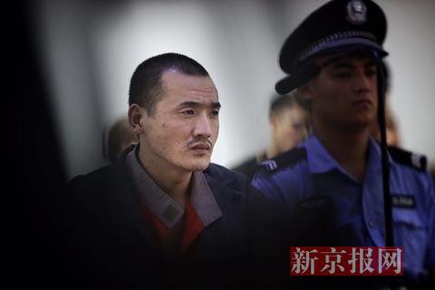 犯罪嫌疑人赵某正在房山法院受审。新京报记者 尹亚飞 摄