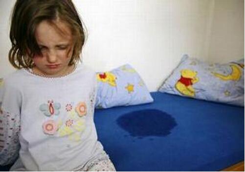 5岁以上孩子如此频繁尿床 可能患了遗尿症