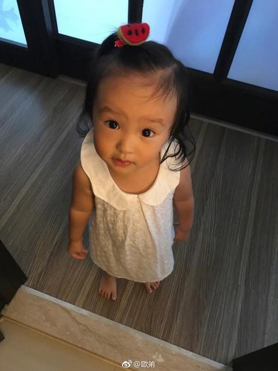 欧弟女儿大年夜眼萌翻