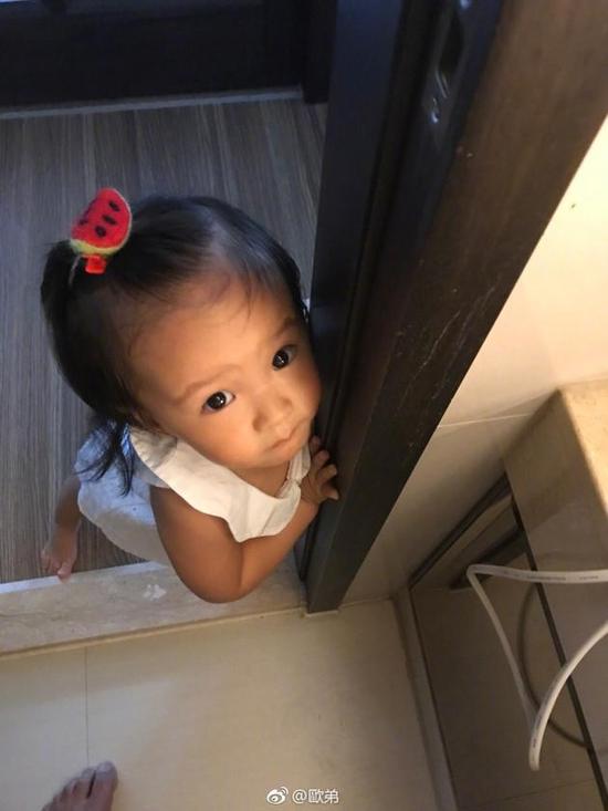欧弟女儿大年夜眼萌翻