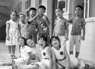杭州这所小学近400名学生中,有11对双胞胎