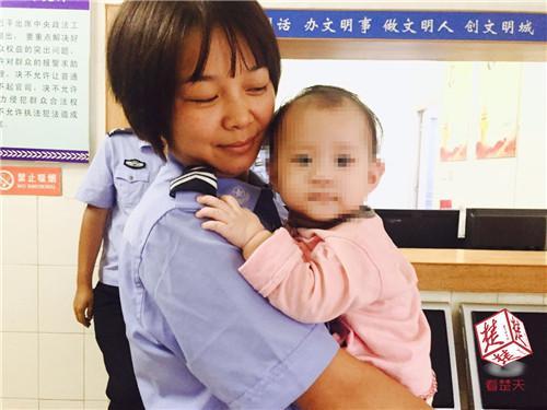 吸毒女未婚生下两个女儿 将个一一个送人