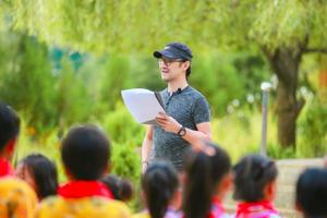 《让世界听见》汪峰蔡国庆山区支教 应对孩子有招|蔡国庆|汪峰|支教_新浪育儿_新浪网