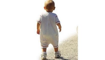 小孩八字脚 三个办法补救|八字脚|孩子|皮鞋