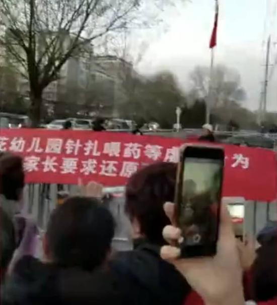 除了红黄蓝 北京还有两家幼儿园被举报虐童|红