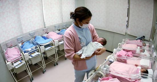 怀孕盖房人口_面对人口,面对楼市,专家建议:生孩子最高奖励100万