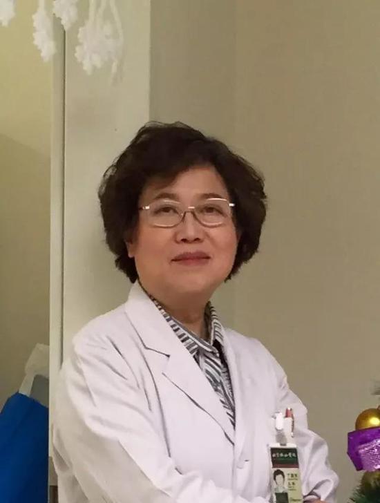 北京协和医院儿科教授、主任医师、硕士研究生导师，丁国芳