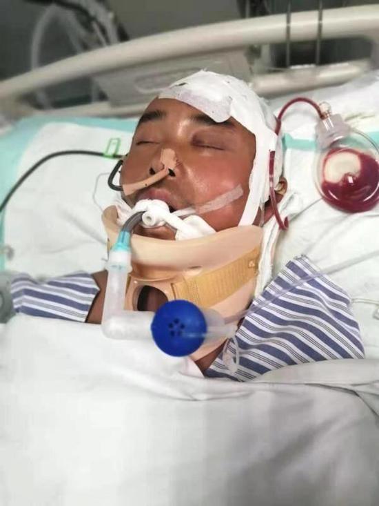 陷入深度昏迷的赵进前 本文图片均来自大河报网