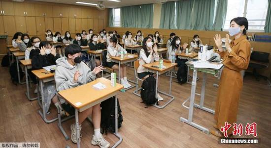 资料图：韩国高三学生复课。