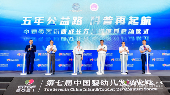 左起:王立华、张侃、张文康、武韬、陈资全、李志毅