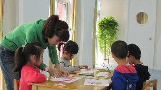 时评:让幼儿教师成为令人羡慕的职业