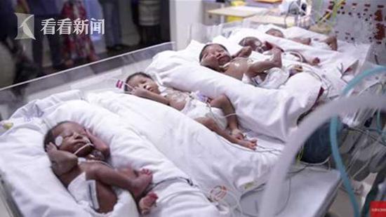 六胞胎为4男2女，体重在793克到1304克之间，出生时健康状况稳定，但院方出于谨慎考虑，仍安排送入新生儿加护病房观察。