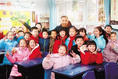 九龙小学的刘老师说这个寒假不留作业,还孩子们一个快乐假期。