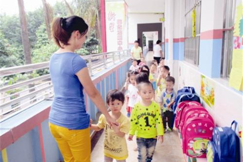 18个月换4个托班 孩子越来越怕生|家庭教育|托